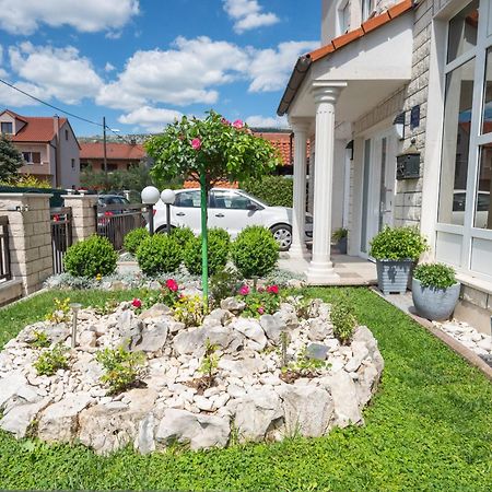Apartments Lovric With Sea View Kastela Dış mekan fotoğraf
