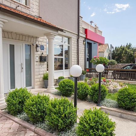 Apartments Lovric With Sea View Kastela Dış mekan fotoğraf