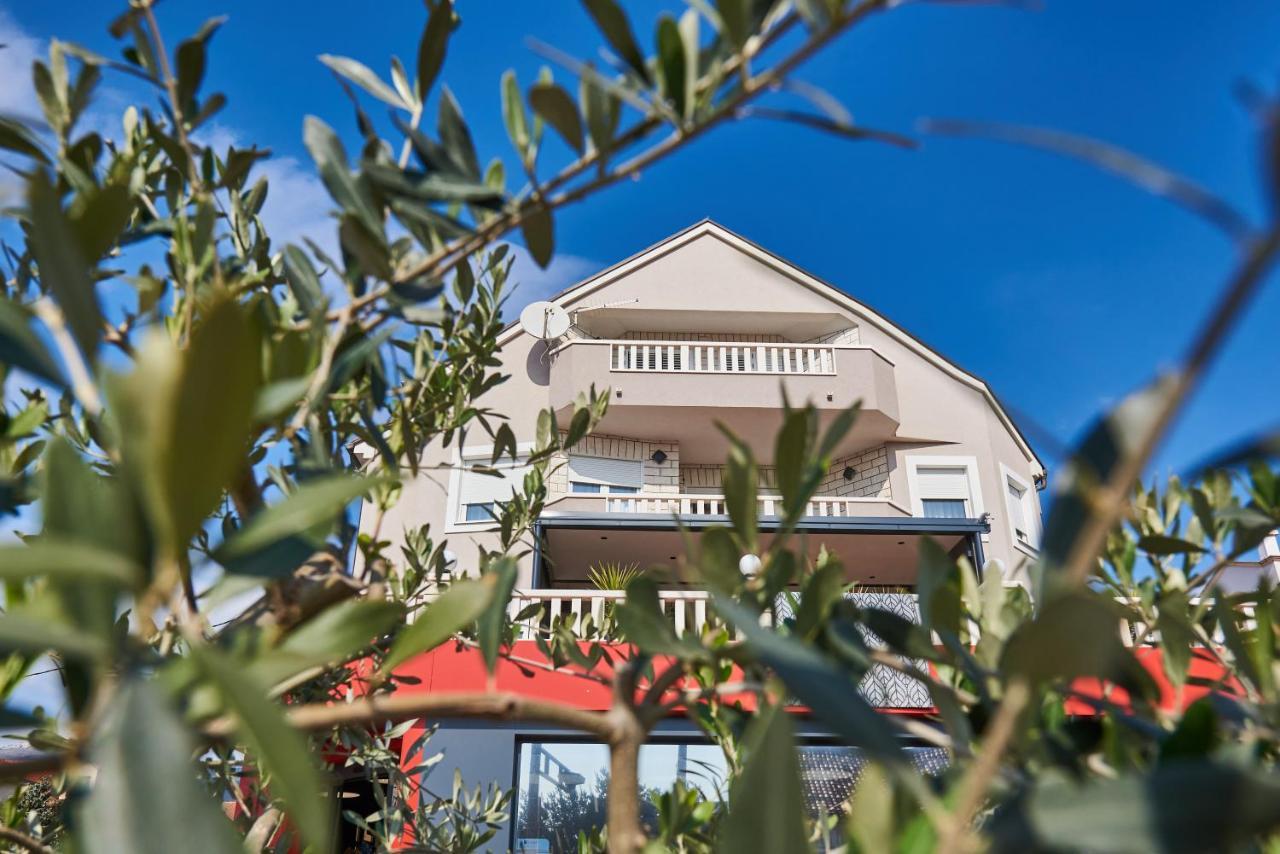 Apartments Lovric With Sea View Kastela Dış mekan fotoğraf