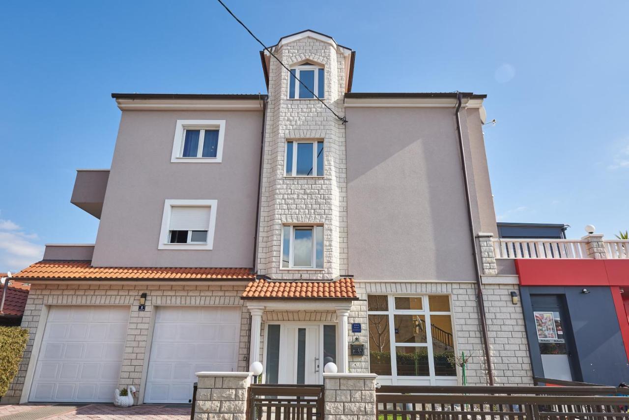Apartments Lovric With Sea View Kastela Dış mekan fotoğraf