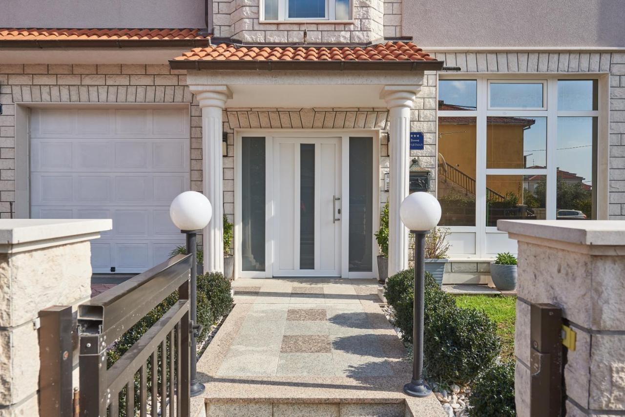 Apartments Lovric With Sea View Kastela Dış mekan fotoğraf