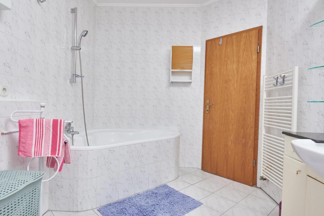 Apartments Lovric With Sea View Kastela Dış mekan fotoğraf