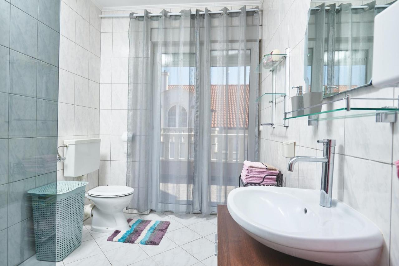 Apartments Lovric With Sea View Kastela Dış mekan fotoğraf