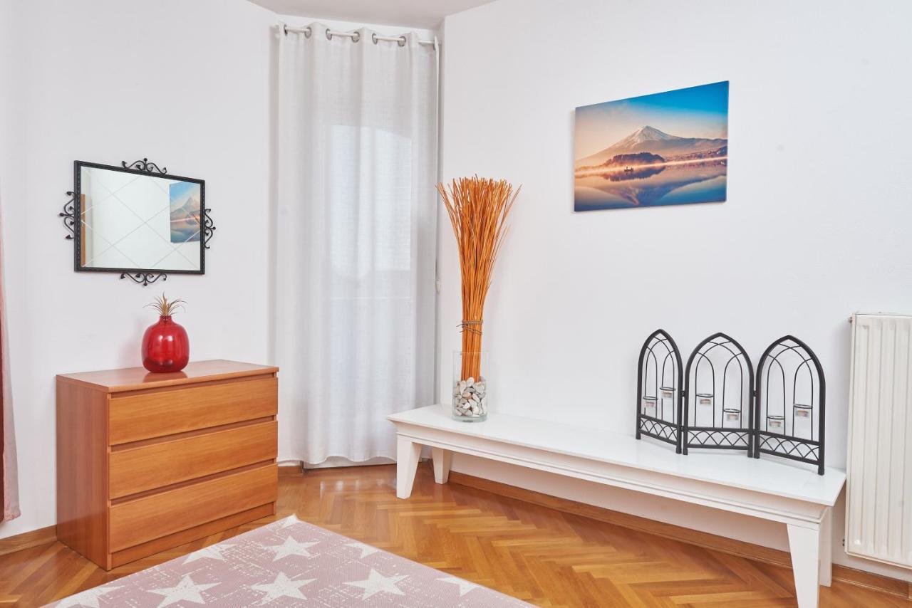 Apartments Lovric With Sea View Kastela Dış mekan fotoğraf