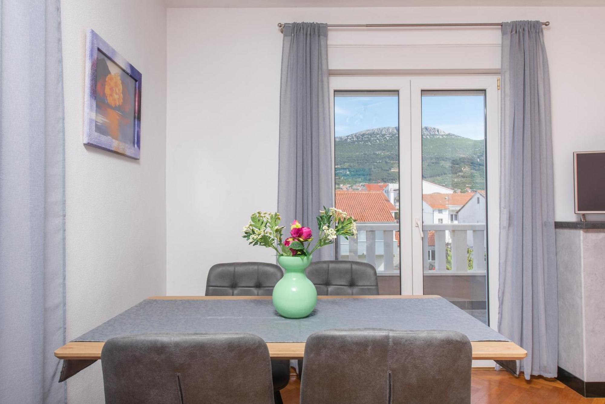 Apartments Lovric With Sea View Kastela Dış mekan fotoğraf