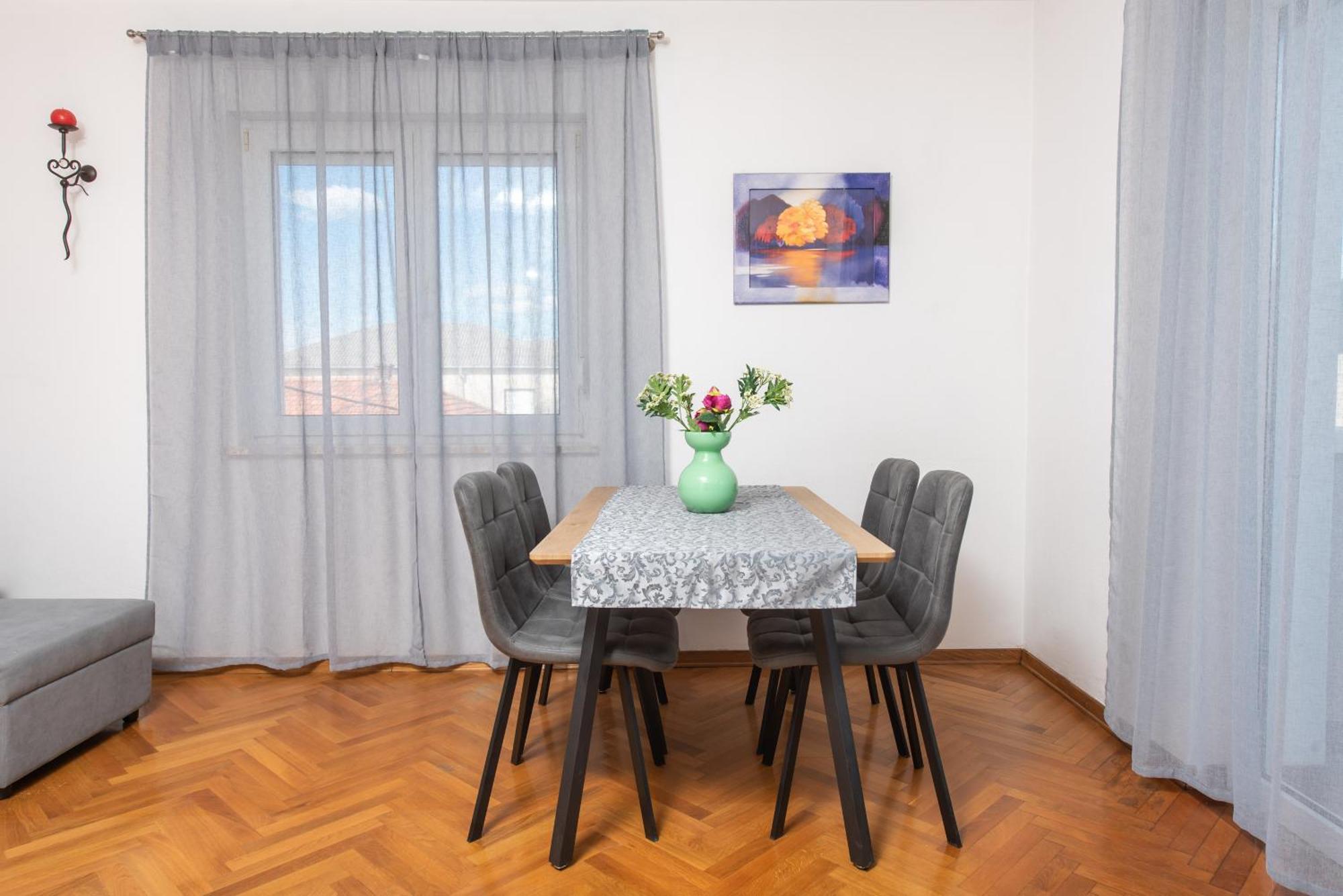 Apartments Lovric With Sea View Kastela Dış mekan fotoğraf