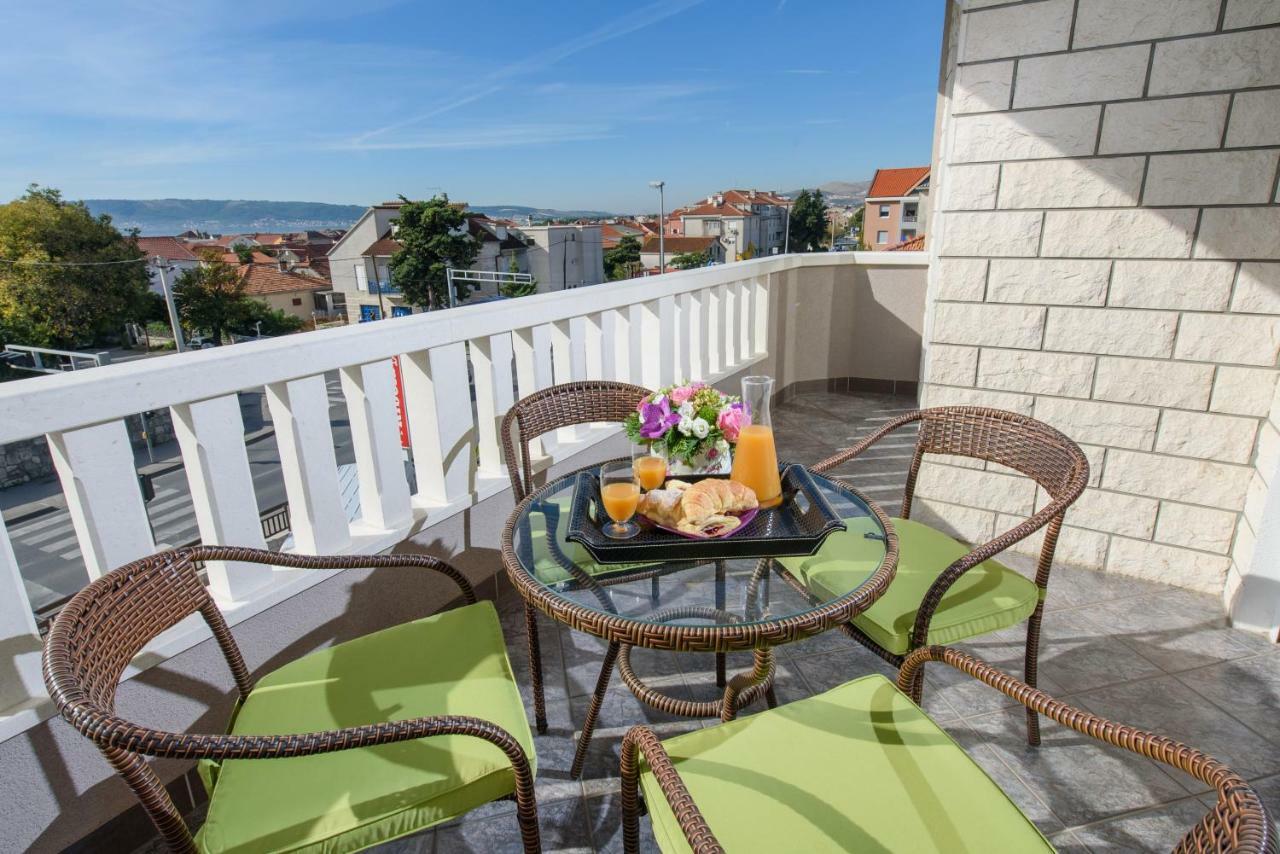 Apartments Lovric With Sea View Kastela Dış mekan fotoğraf