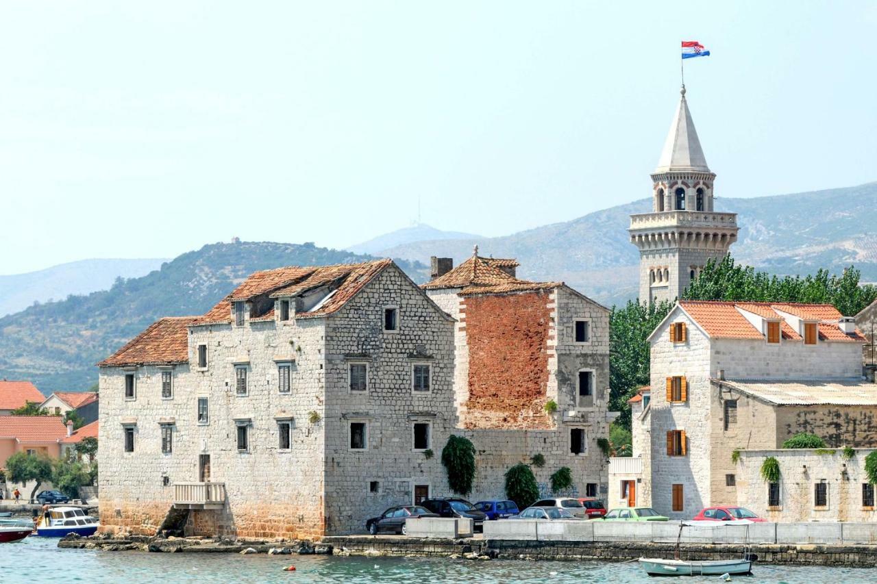 Apartments Lovric With Sea View Kastela Dış mekan fotoğraf